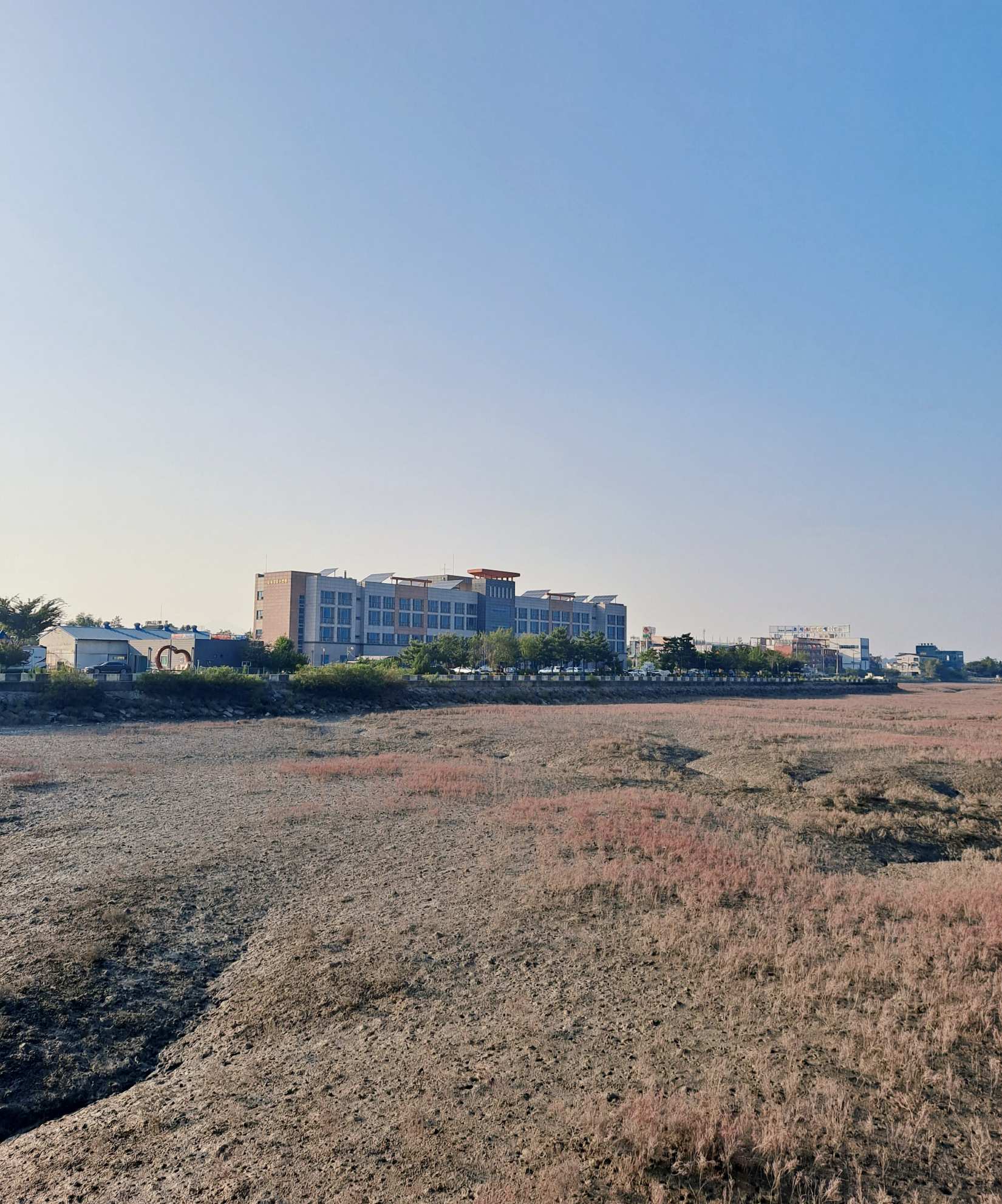 저멀리 강화경찰수련원