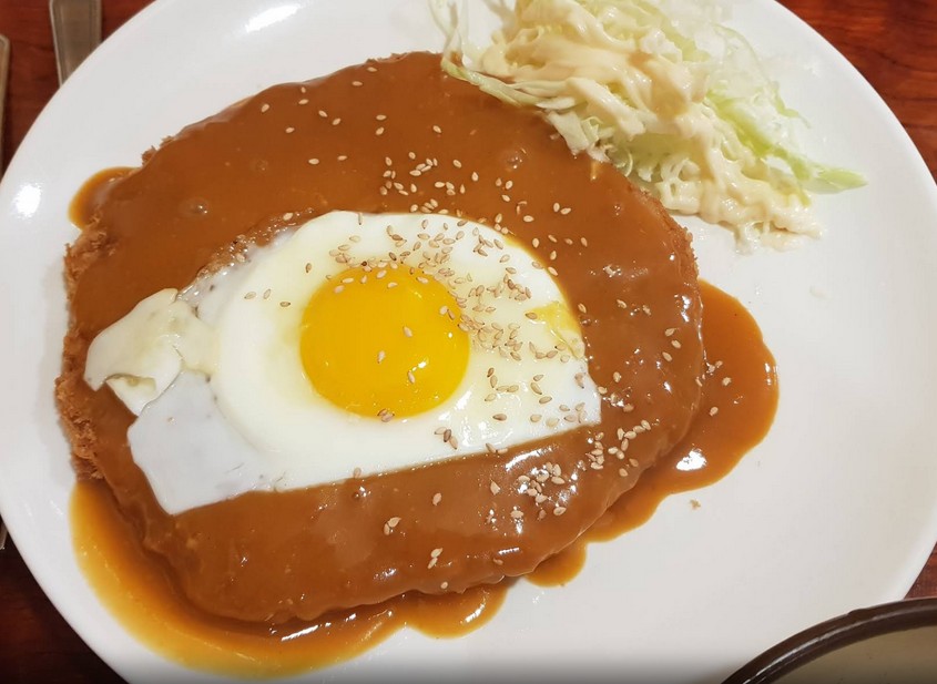 점보돈까스 바삭한 튀김옷과 두툼한 고기의 촉촉한 식감