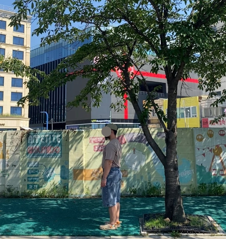 데일리룩(2025. 7. 24.)폴로랄프로렌 더블알엘 가먼트다잉 트윌볼캡, 칼하트 포켓티 반팔 K87, 디미트리블랙 바이오워싱 버뮤다데님 하프팬츠, 크록스 클래식 올터레인 베이지