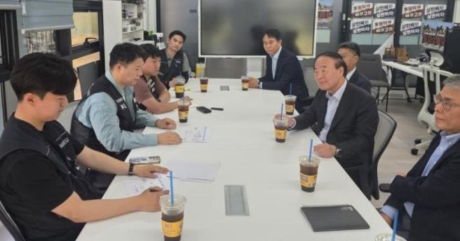 김영훈 노동장관 면담: 삼성전자 긴급 중재, 5만명 총파업 임박에 따른 성과급 쟁점 및 100조 손실 시나리오 총정리