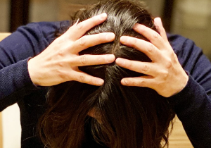 여성에게 많은 두피 가려움증 원인