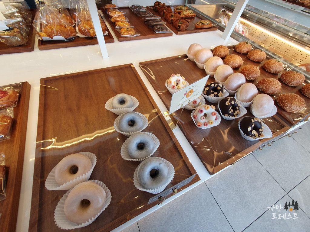 M베이커리 카페 빵