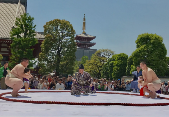 일본 나키즈모 축제: 울음 속에 담긴 건강과 행복의 기원