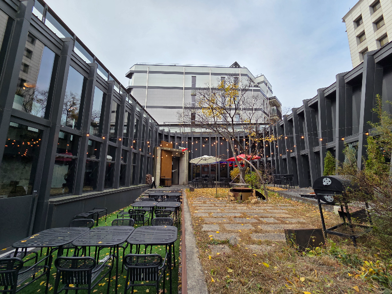 건물 입구. 블루메쯔 광화문점