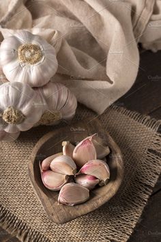 손톱이 잘 부러지는 이유 해결하기 깨지는, 갈라지는 이유