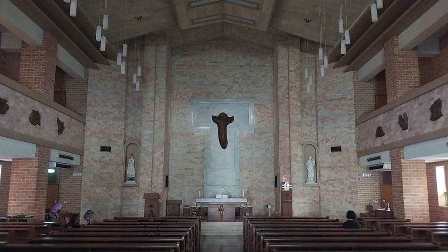 청주 성모성심성당 제대, 제단, 십자가, 감실 사진