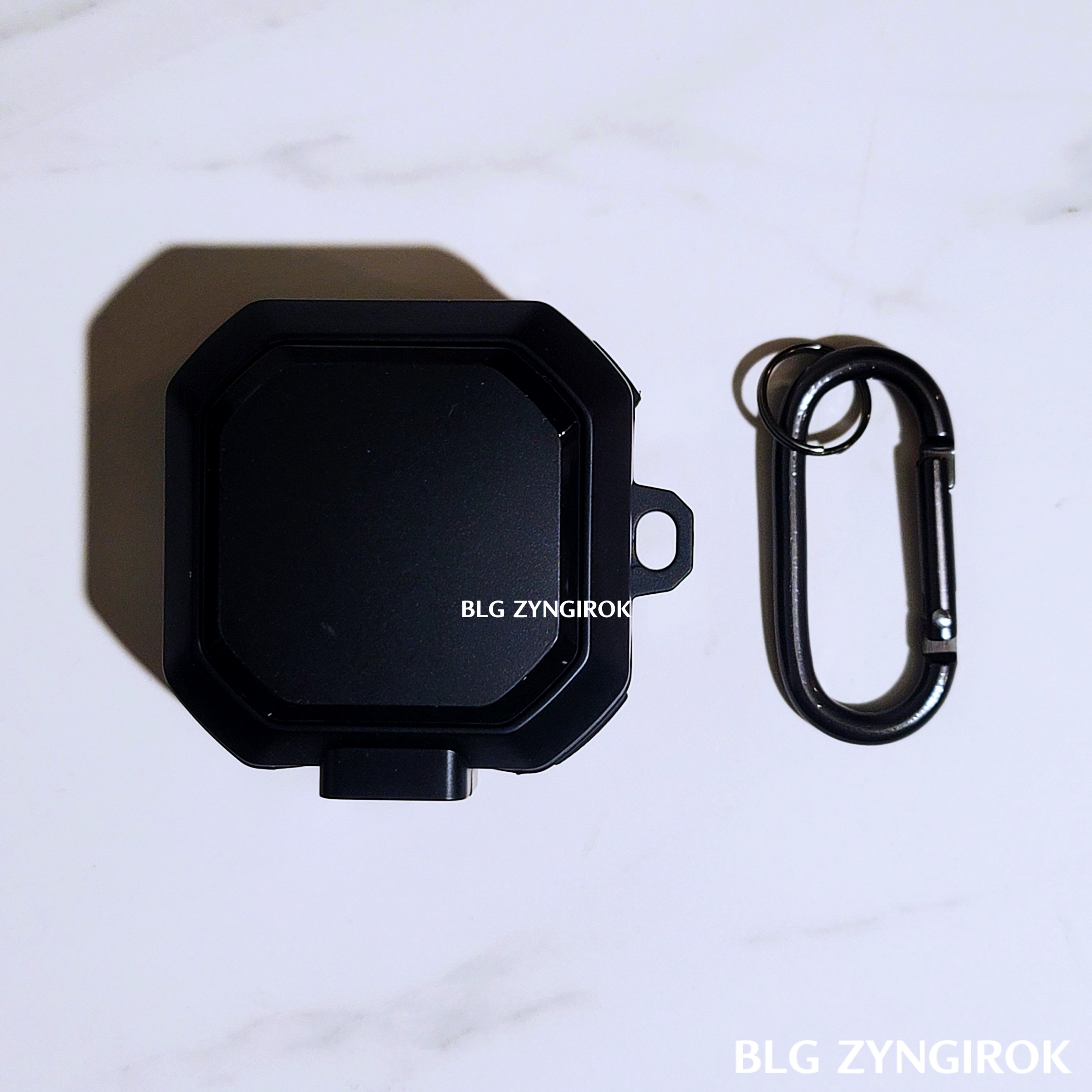 다올-풀커버-잠금-케이스-구성품으로-케이스와-키링이-있다.