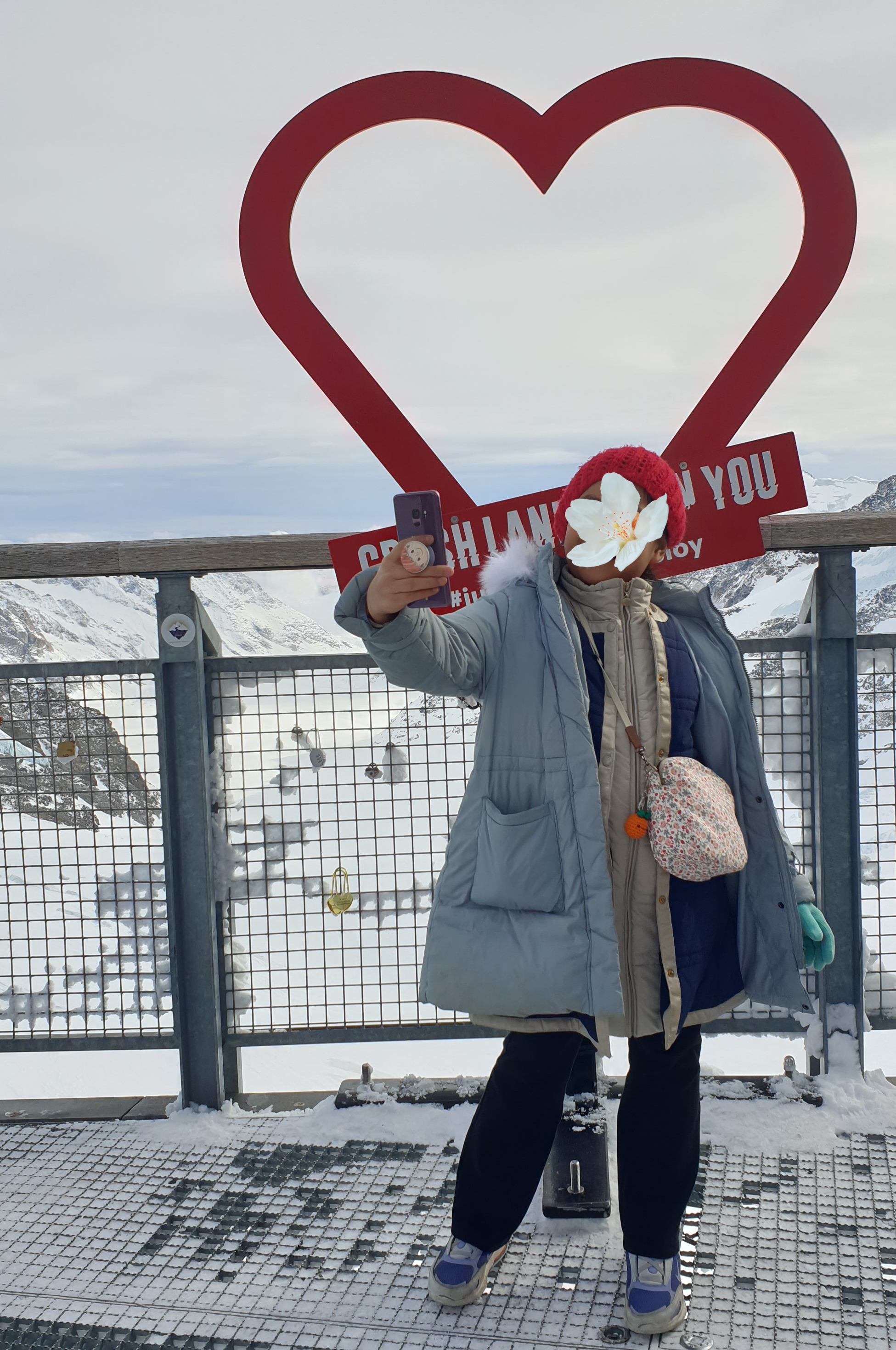 융프라우요흐 스핑스 전망대 - 셀피 찍는 딸