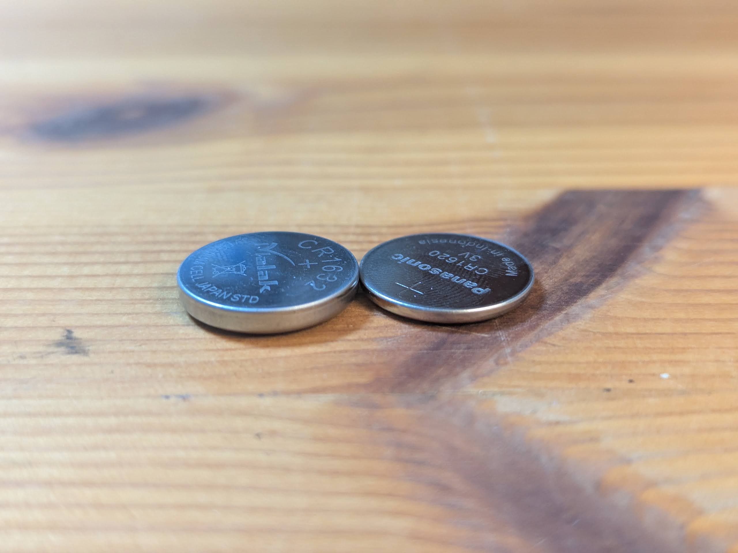 CR1632와 CR1620의 비교 모습