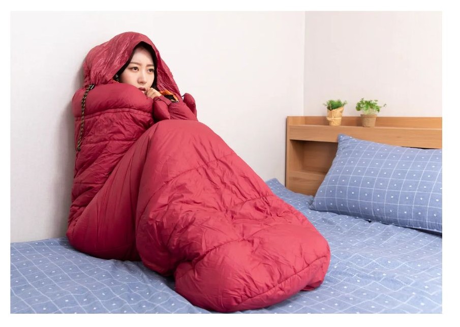 이불에 쌓여 있는 여자 이미지