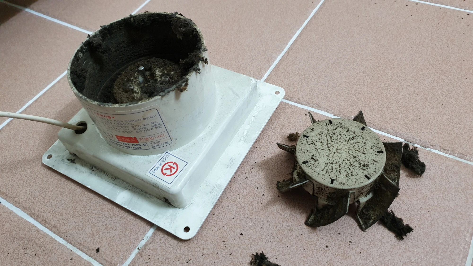 환풍기 날개 뺀 모습