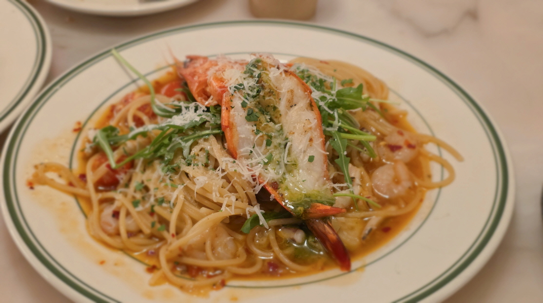 새우가 올려진 오일스파게티