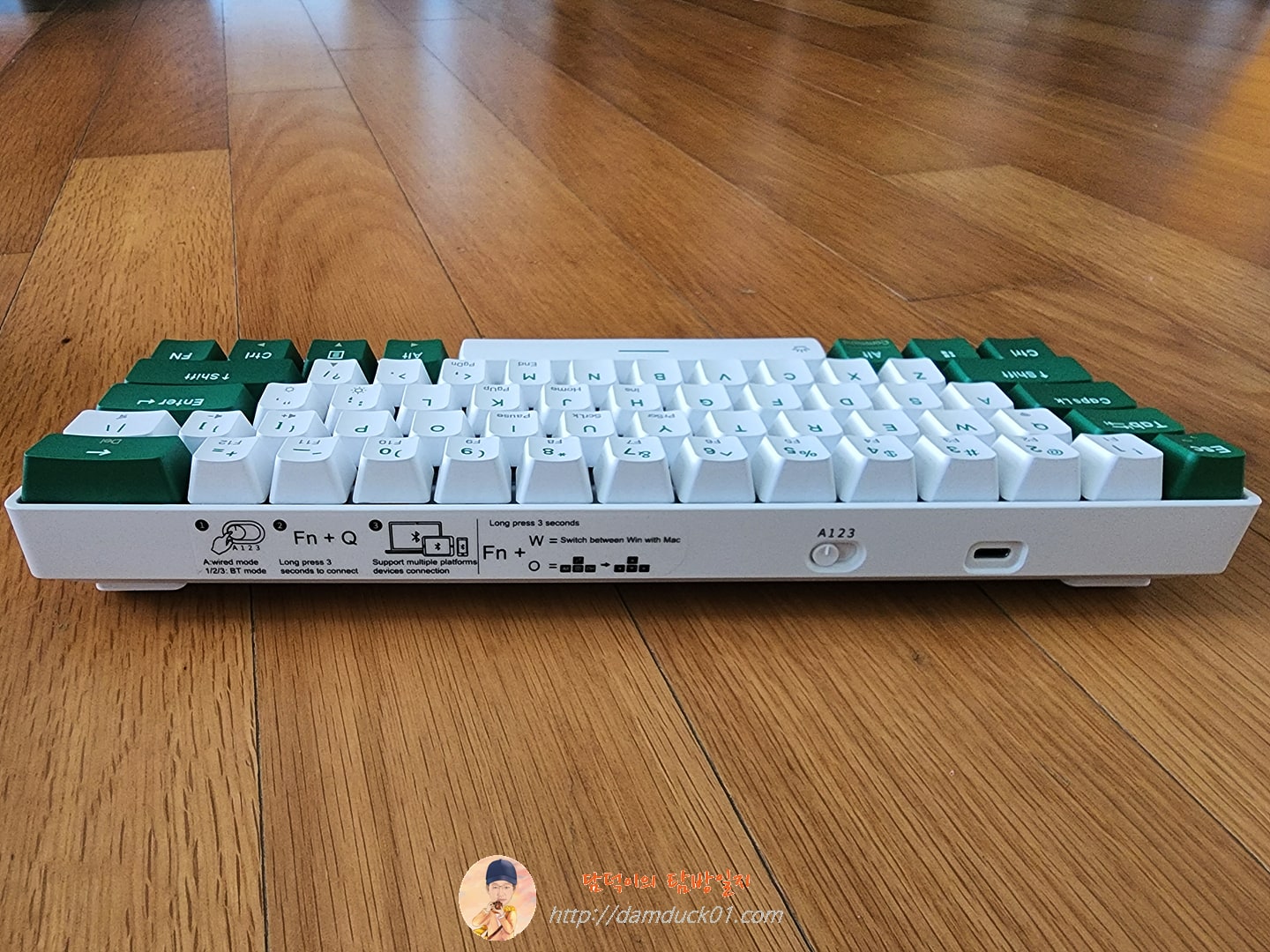 DAREU EK861 블루투스 기계식 게이밍 61키 키보드 상단