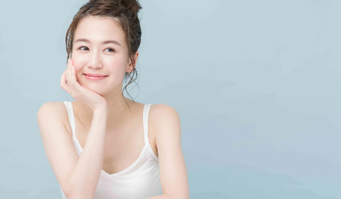 웃고 있는 여성