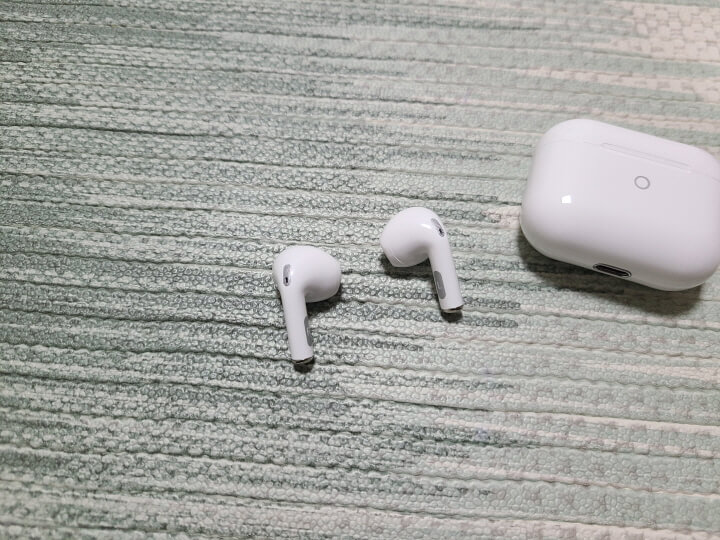 양쪽 이어버드 사진