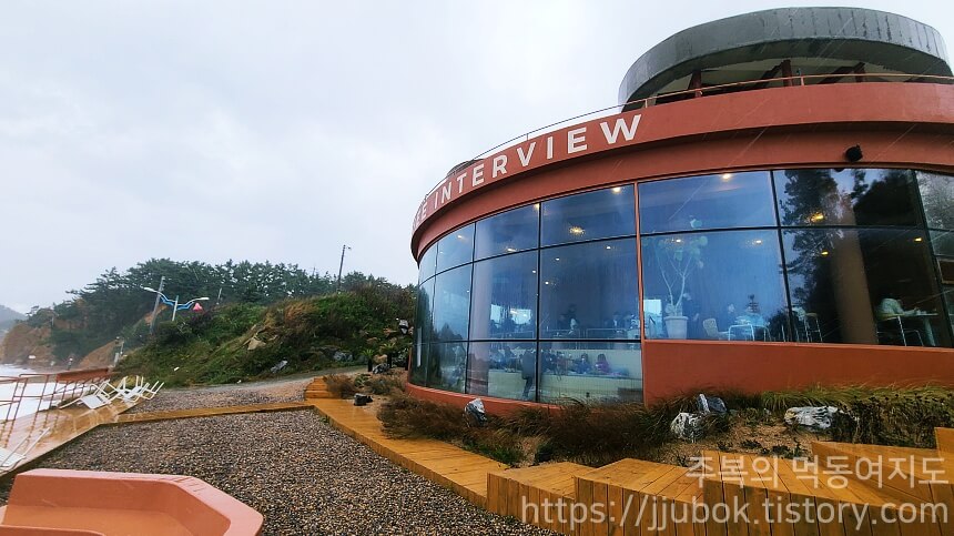 커피인터뷰-파도리-카페-건물-2