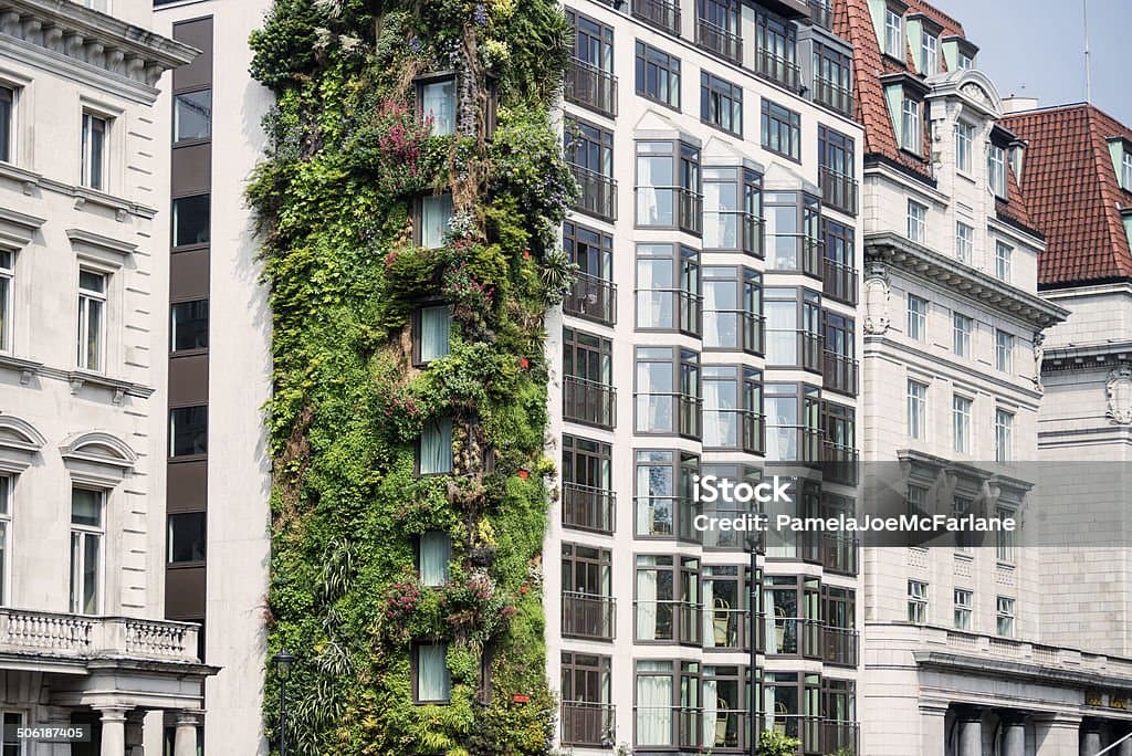 스마트 가드닝 관리 시스템을 활용한 스마트 시티 사례