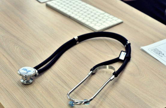 목이 간질간질하고 마른기침이 납니다