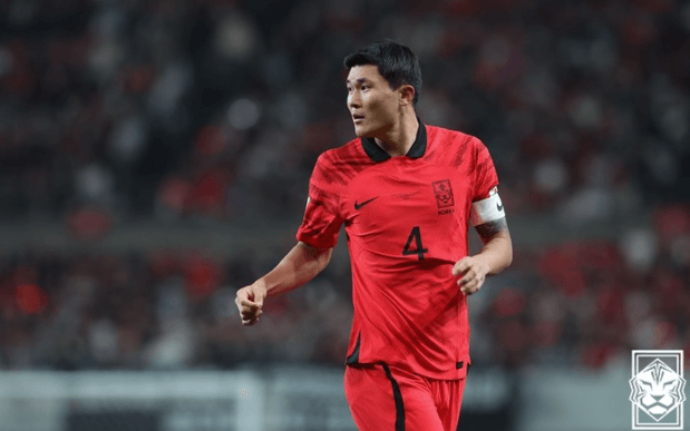 경기하는 김민재