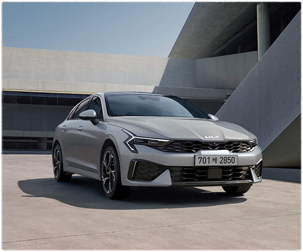 정숙함 속의 효율, 2.0L 하이브리드 📊