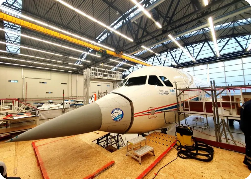 ECRS Mk 1 레이다 레이돔이 탑재된 A320 테스트배드 항공기
