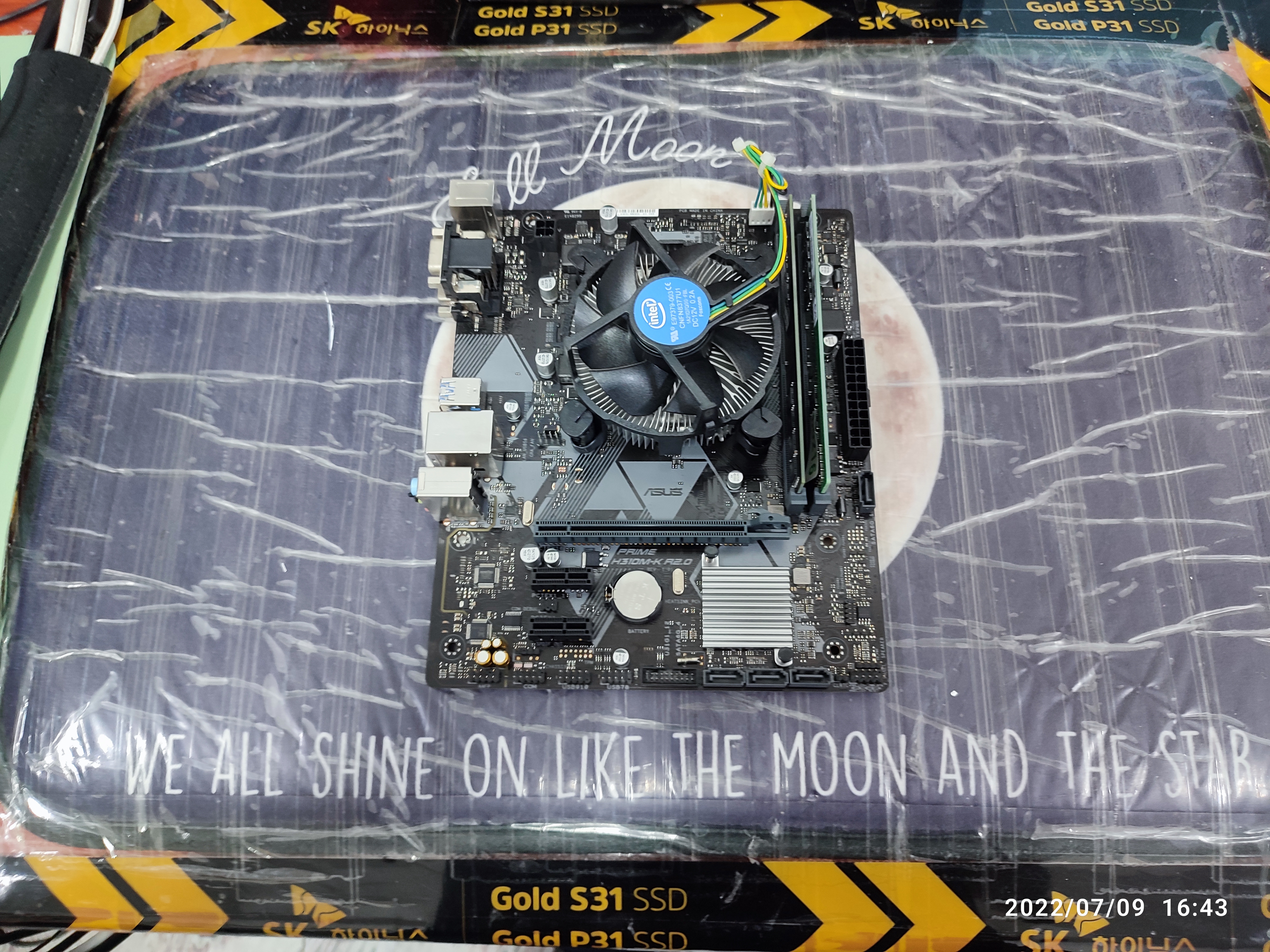 메인보드 청소 후 서멀 재도포 작업 진행 중