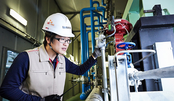 산업현장에서 일하는모습