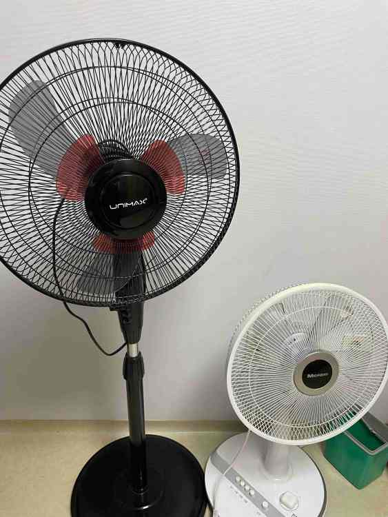앞뒤로 날개 3개씩 있는 선풍기와 5개가 있는 선풍기입니다.