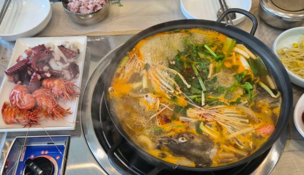 동네한바퀴-속초-대포항-노부부-삼숙이탕-혜진식당