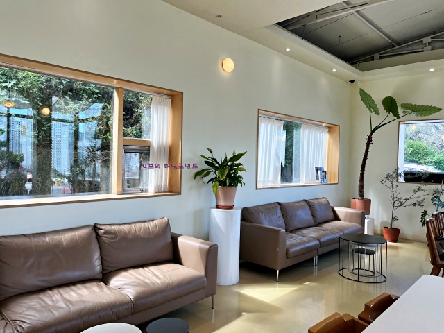 양산물금-카페궁리-테이블