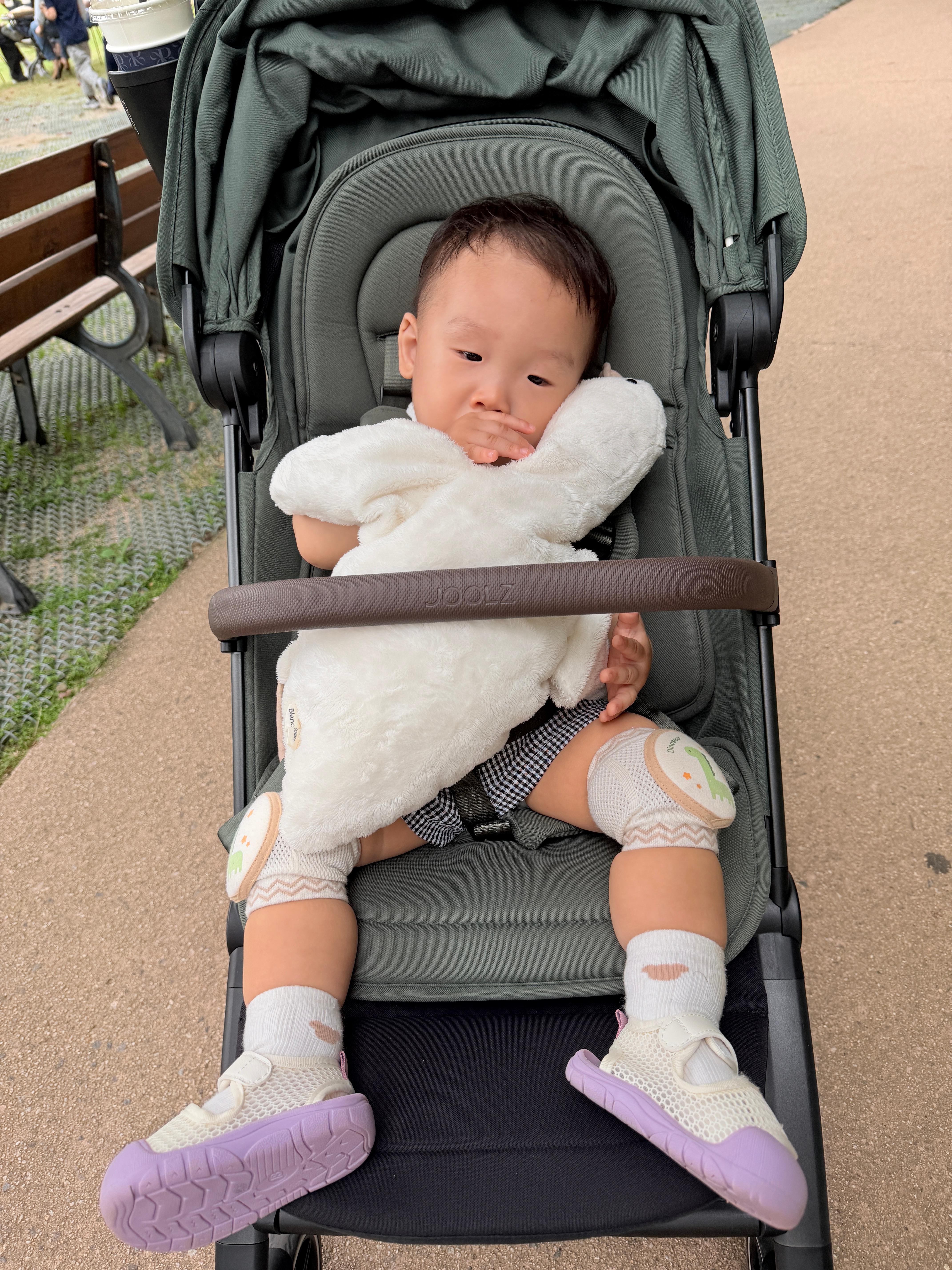 신나게 뛰어 놀고 지친 아기 솔블리