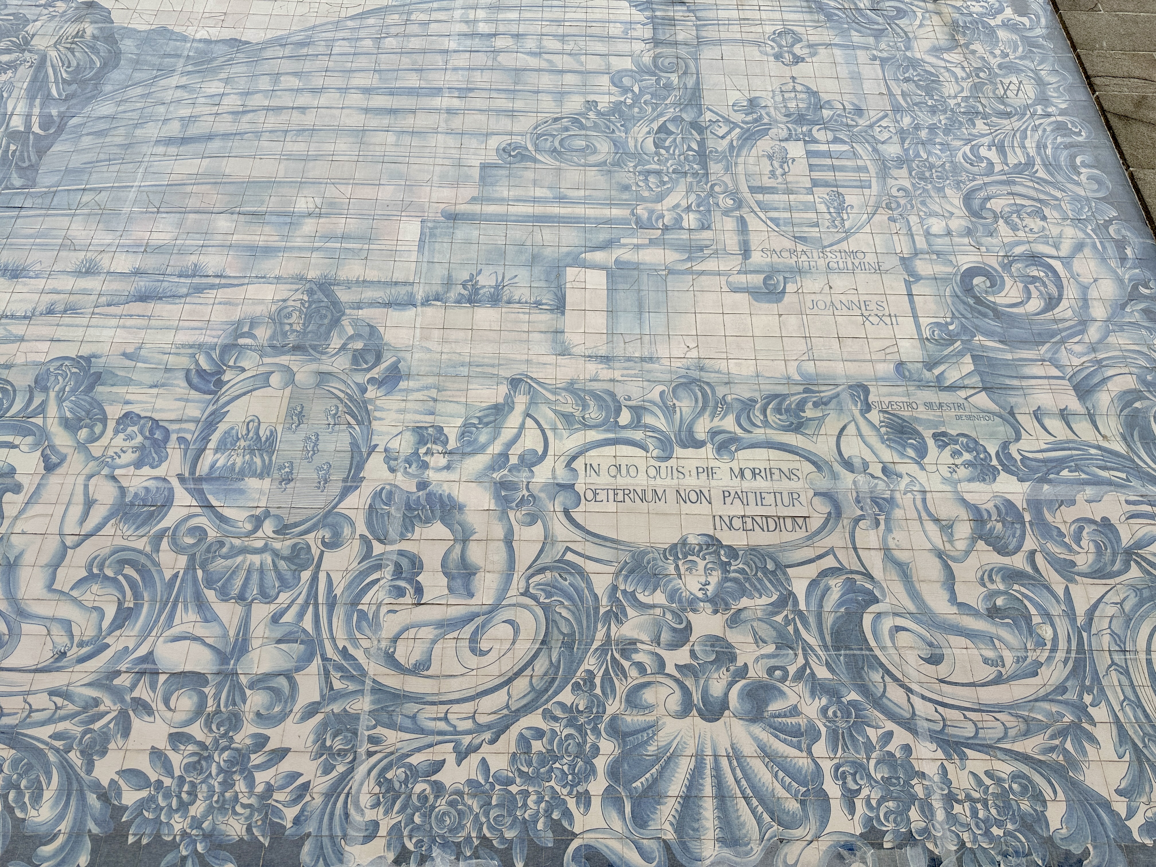 카르무 성당의 아름다운 아줄레주 벽화