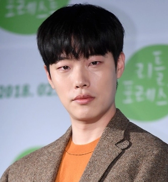 류준열 프로필 나이 고향 학력 인스타 사진전