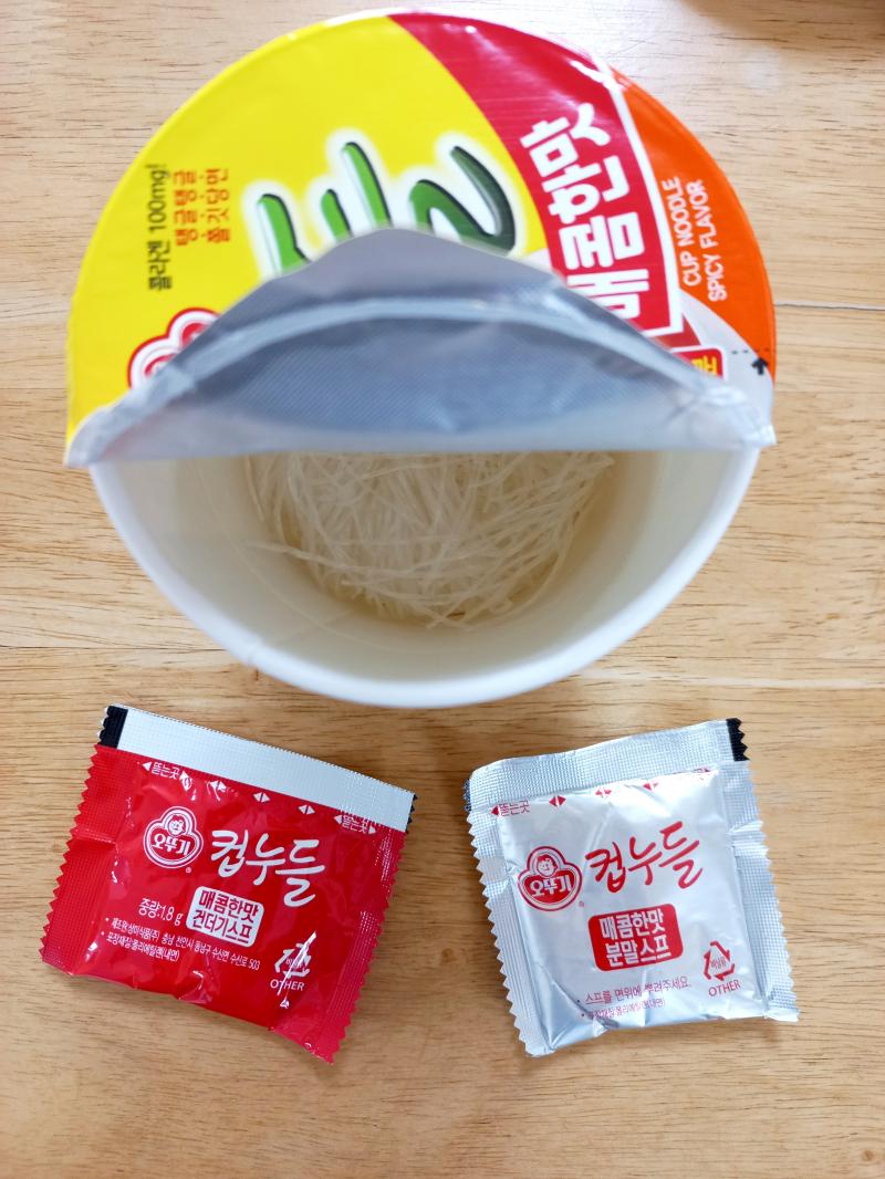 오뚜기 컵누들 매콤한 맛 스프구성