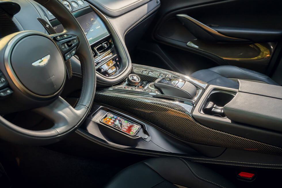 2024 에스턴마틴SUV