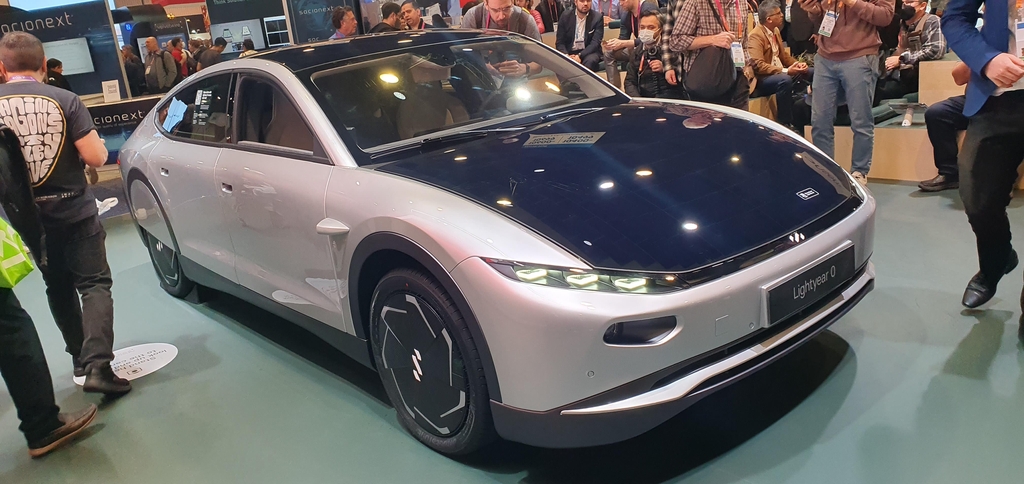 태양광으로 달리는 전기차 - 라이트이어 0