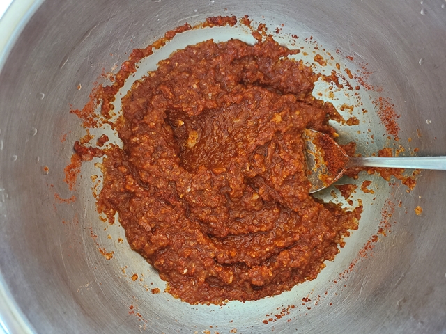 고춧가루와 잘 섞은 양념장