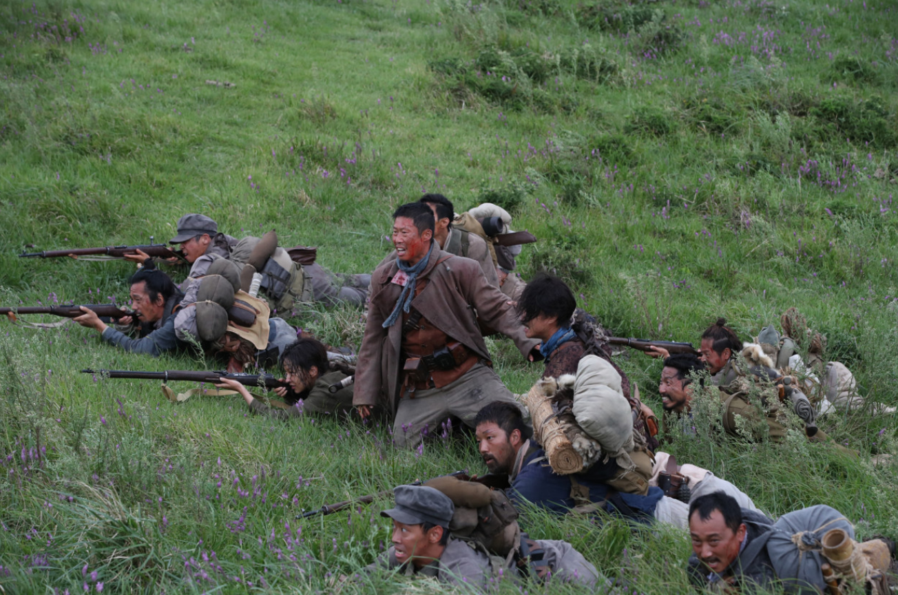 영화 봉오동 전투 속 사진