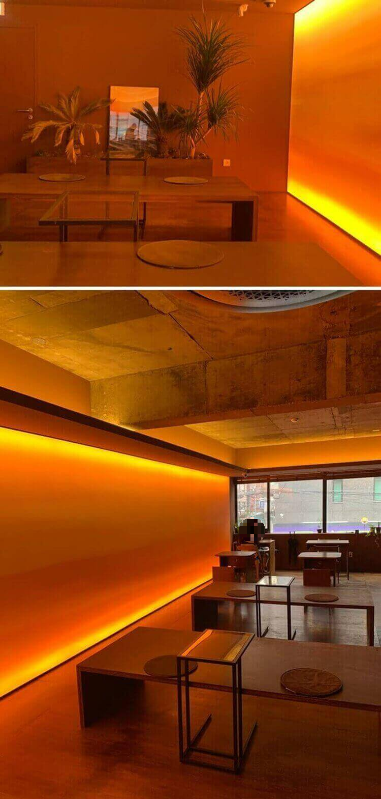 주황 불빛에 나란히 앉아 바라보는 자리