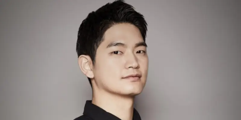 오진욱을 연기하는 배우 강상준