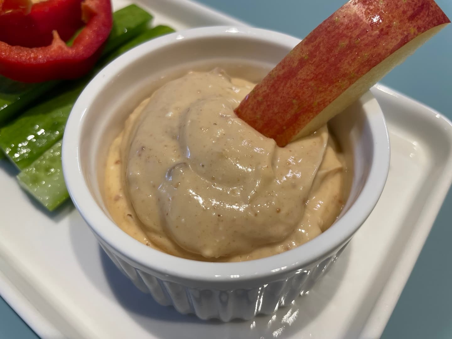 땅콩버터 다이어트 - 사과 디핑해서 먹기