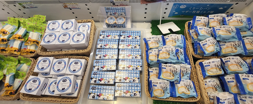 목장에서 만든 유제품들과 소세지들