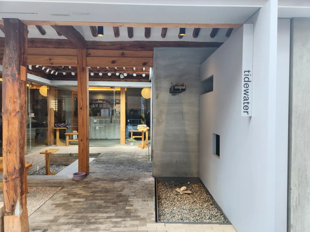 종로-서촌-분위기-좋은-카페-타이드워터-매장-입구