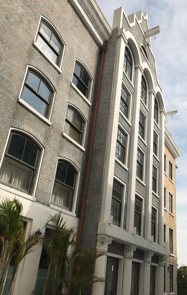 파스텔 톤의 유럽 스타일의 건물4