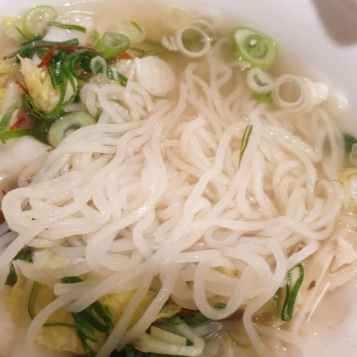 완탕면의-면발이-투명하게-보인다