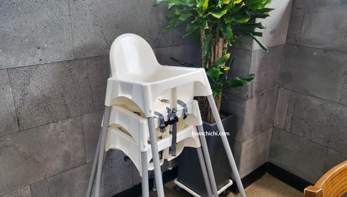 양산 물금역 근처 맛집 양산왕돼지국밥 아기 의자 사진