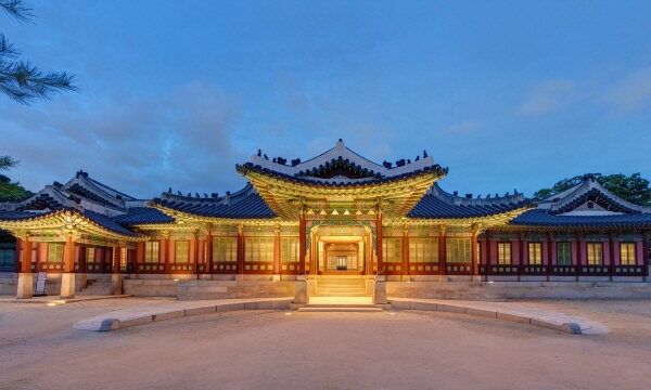 창덕궁 희정당 입구 야경