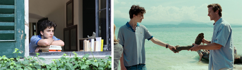 창문에 한 남자가 책을 개고 있다. 오른쪽은 하늘 빛의 바다도 보이고 남자 둘 이 서 있다.