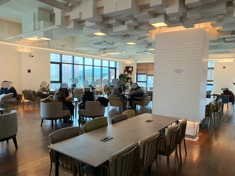 레인디어커피 내부 13