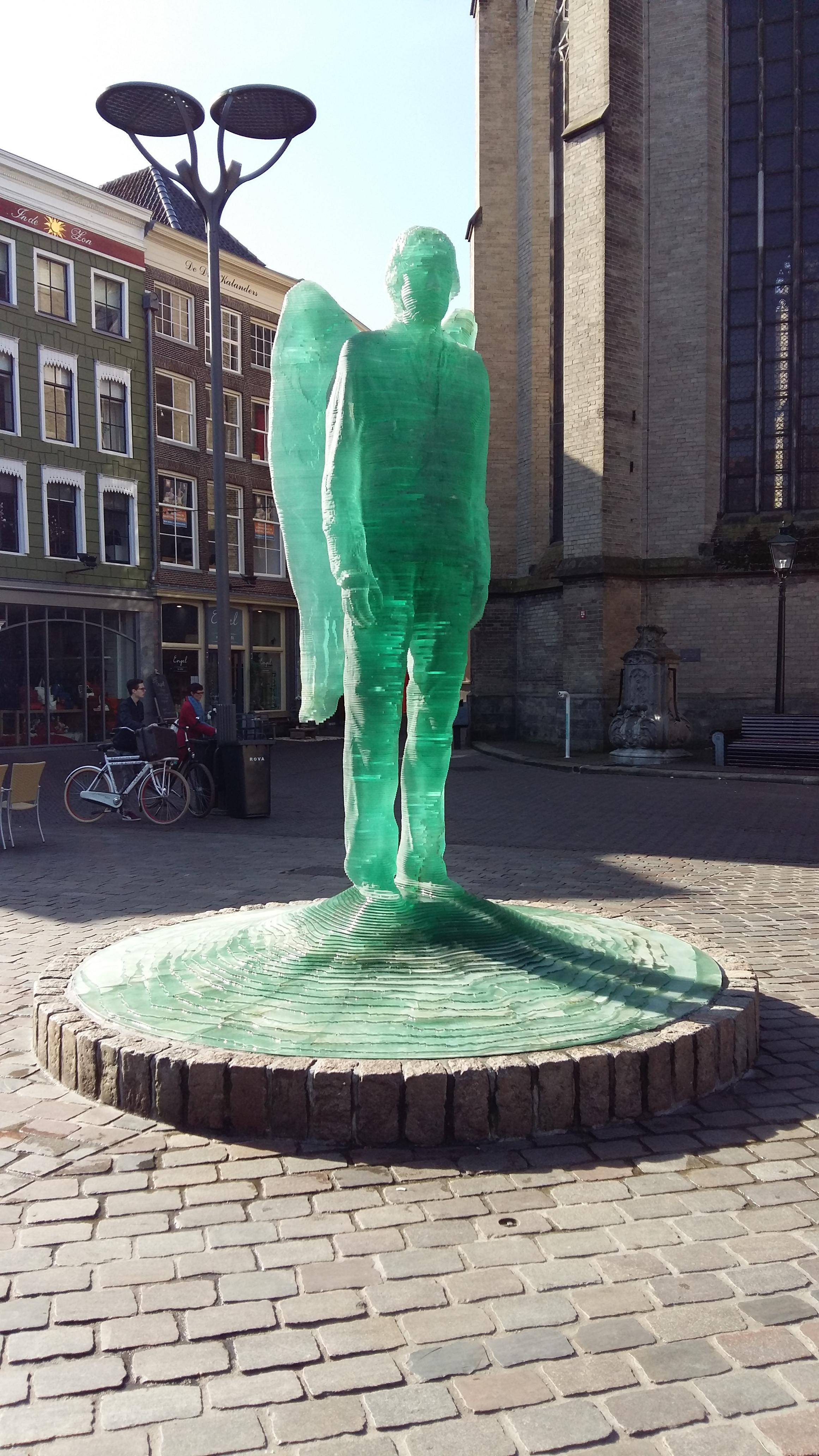 네덜란드 즈볼라 흐로터 케르크 앞 동상